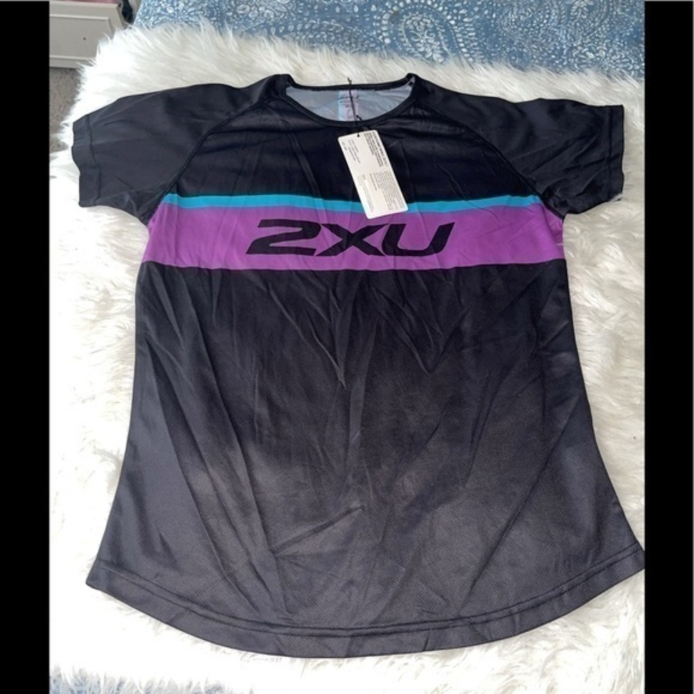 NWT 2XU women custom race shirt